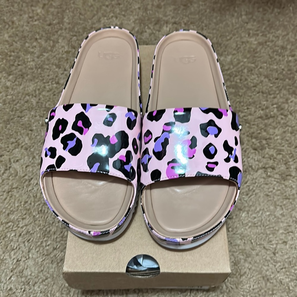 Ugg Jane leopard size 6.5 37.5
